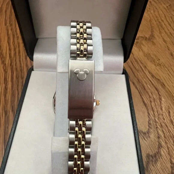 Never been used Mickey Mouse Time Works watch - Picture 4 of 6